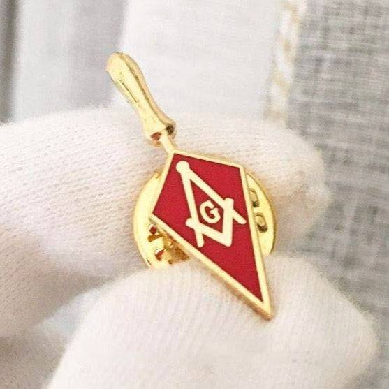 Master Mason Blue Lodge Lapel Pin - Red Square and Compass G - Bricks Masons