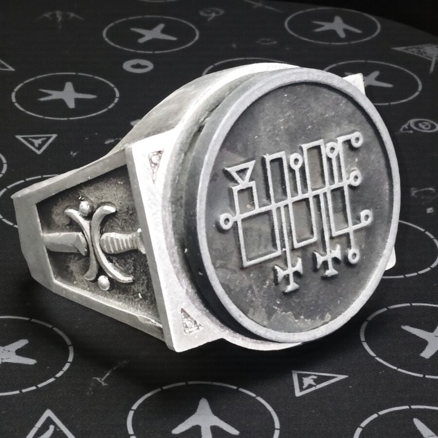 Demon Ring 48 PRESIDENT HAAGENTI 72 Demons Lesser Key of Solomon Goetia In Silver 2.2 cm x 1.8 cm 18 Gr Art 1826 - Bricks Masons