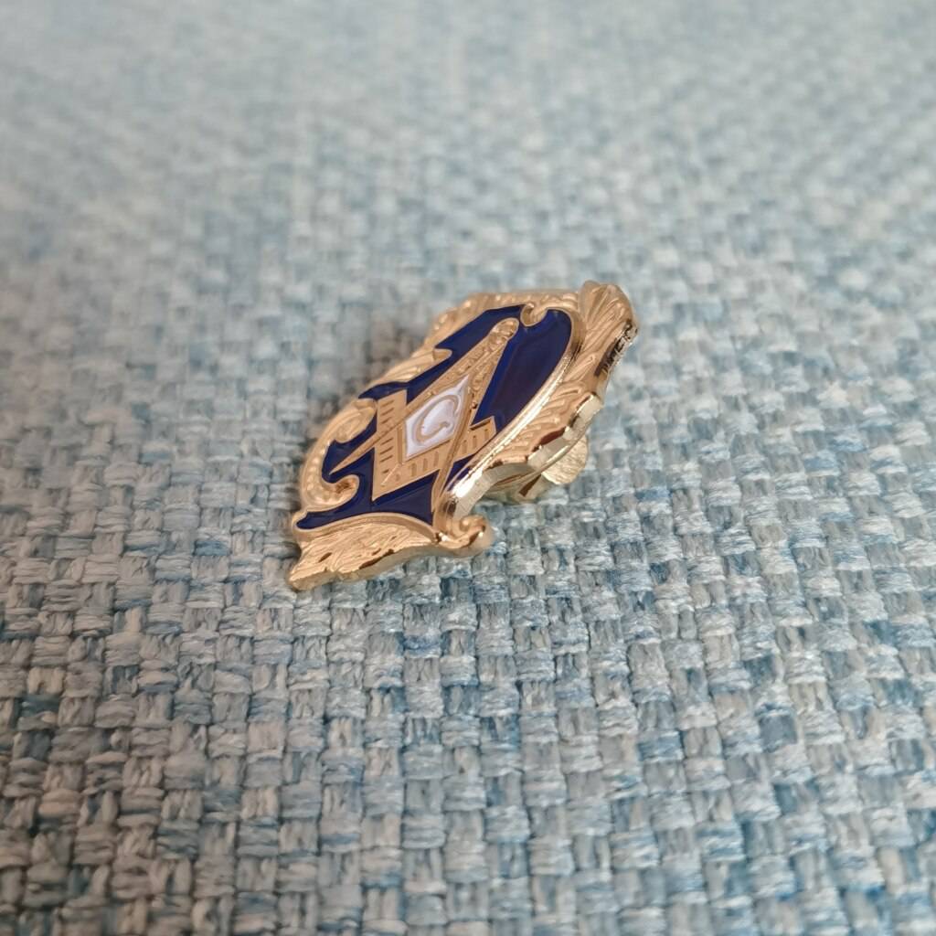 Master Mason Blue Lodge Lapel Pin - Square & Compass G Blue & Gold - Bricks Masons