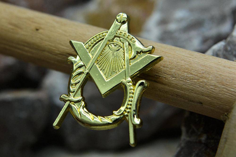 Master Mason Blue Lodge Lapel Pin - Gold